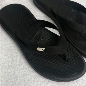 Men’s Nike flip flops